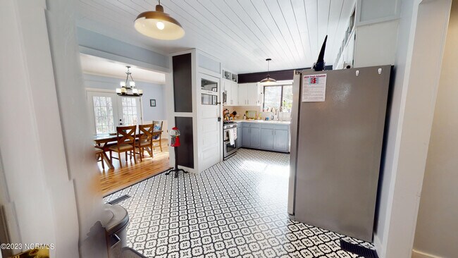 Building Photo - 27 Par Dr