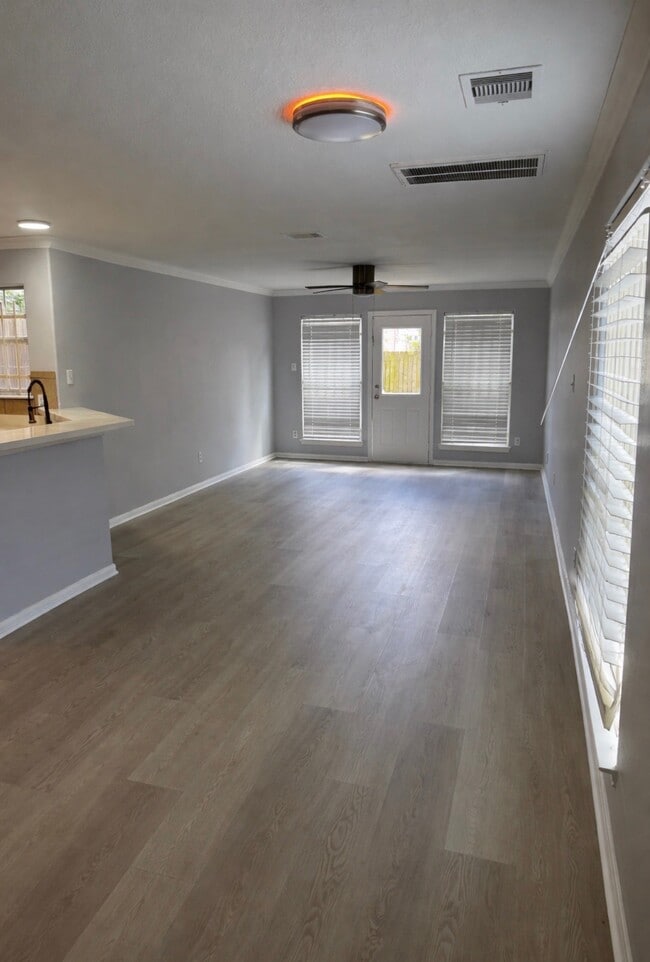 Building Photo - 4640 Knoxville St