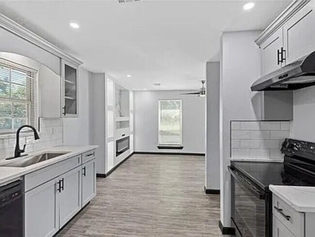 Foto del edificio - Charming, Beautifully Remodeled Home in The Upland Addition