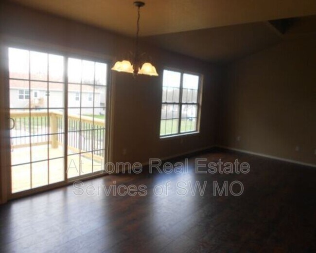 Foto del edificio - 3236 N Travis Ave