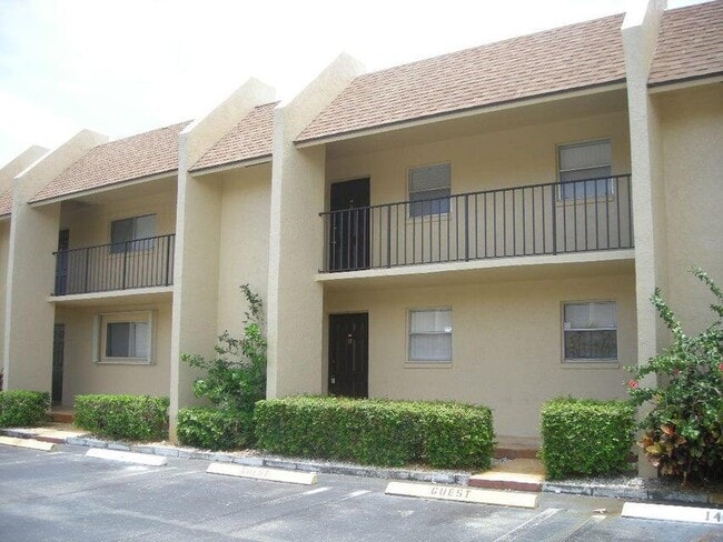 Building Photo - 2885 SW 22nd Ave