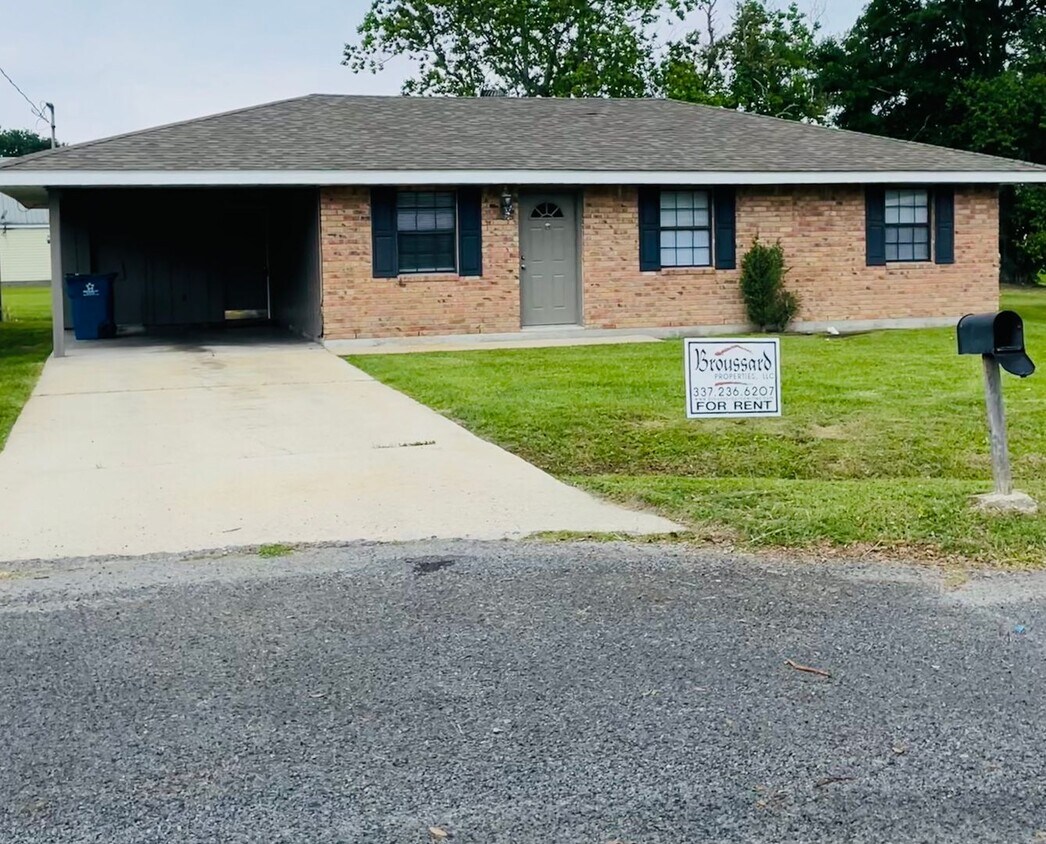Foto principal - 3 bedroom 1 bath house