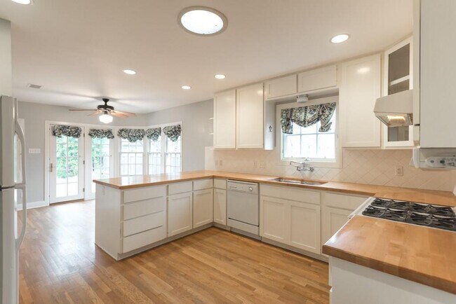 Foto del edificio - 4808 Ramsey Ave