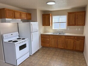 Building Photo - 2065 NE Wolverine Loop