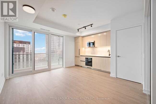 Building Photo - 425 Front St E