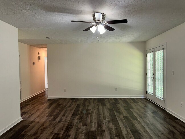 Foto del edificio - Updated 3 Bed/2 Bath Ranch Home on Quiet, ...