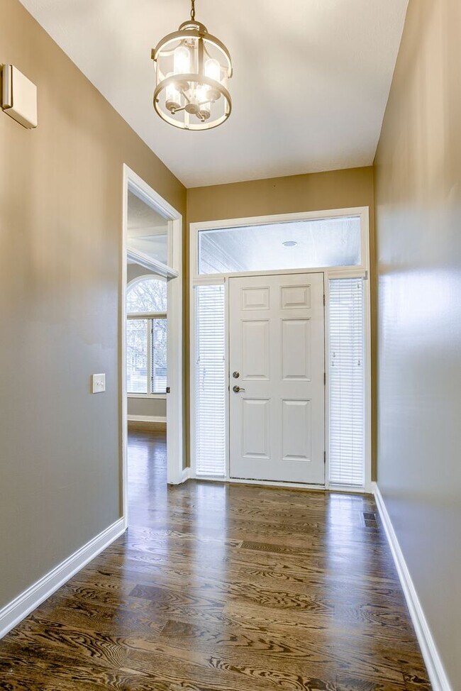 Foto del edificio - Must See Millard Home With 4 Car Garage & ...