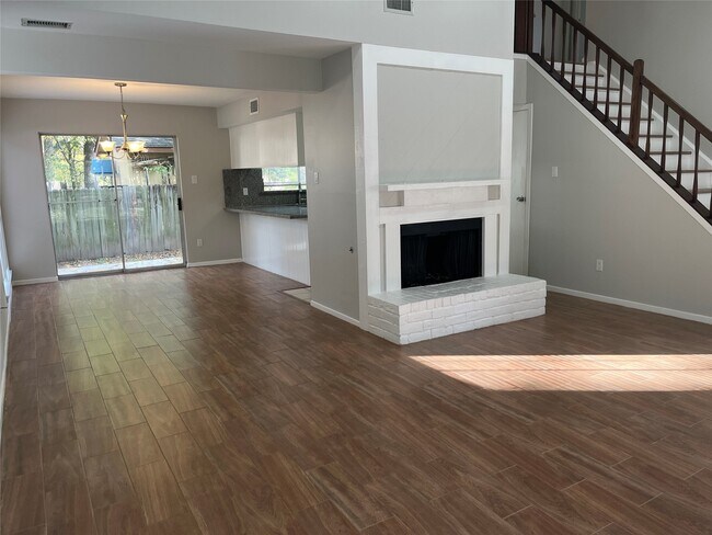 Foto del edificio - 65 Yewleaf Rd