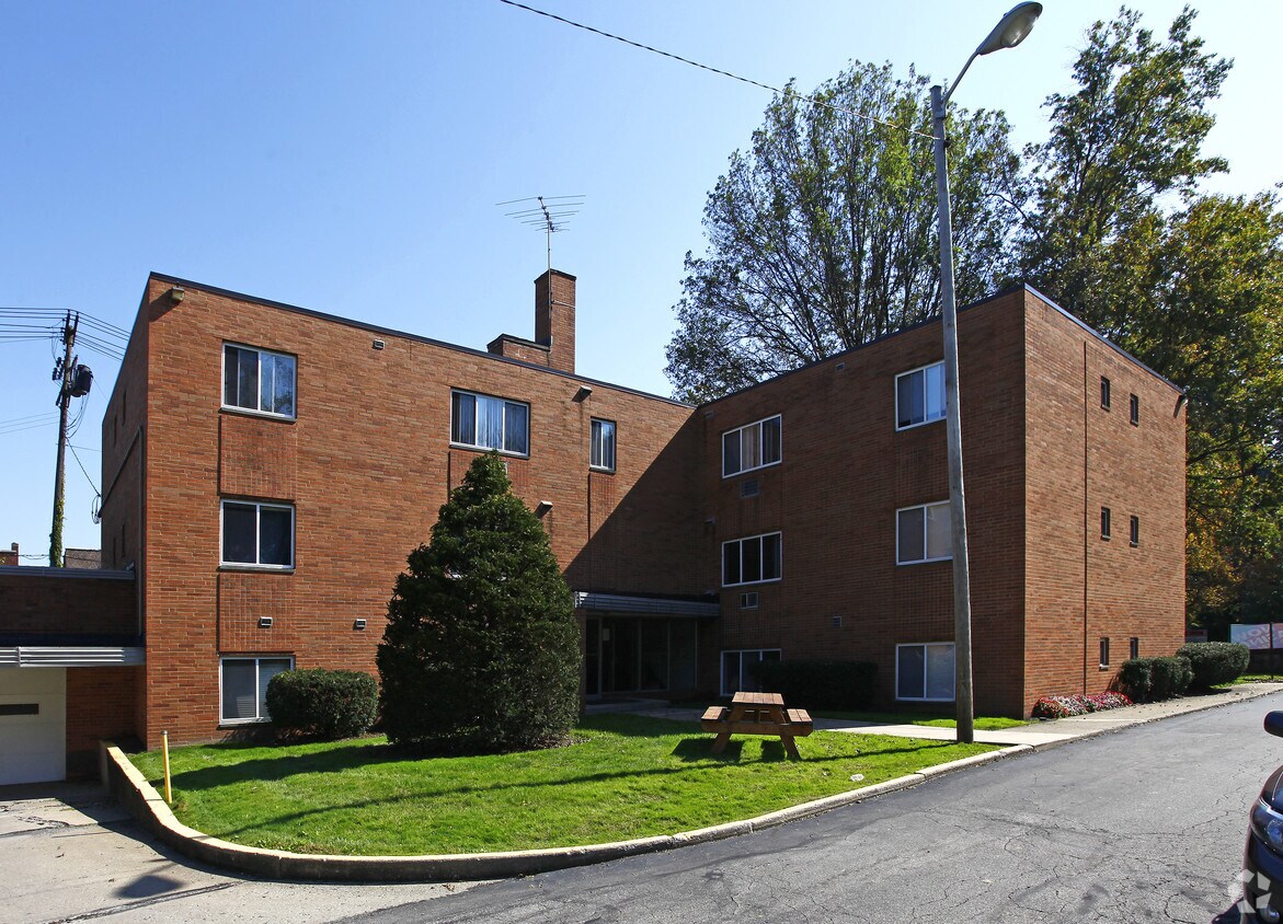 Shady Cove Apartments Lakewood, OH