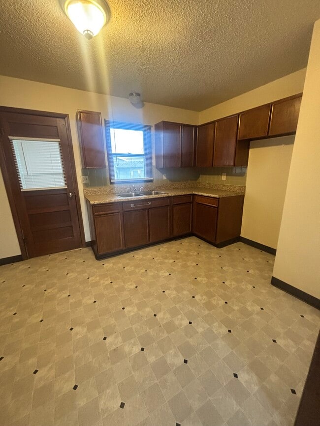 Foto del edificio - 316 E 2nd St