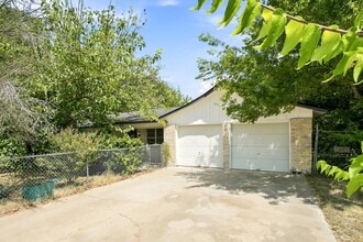 Building Photo - 2312 Hunt Dr