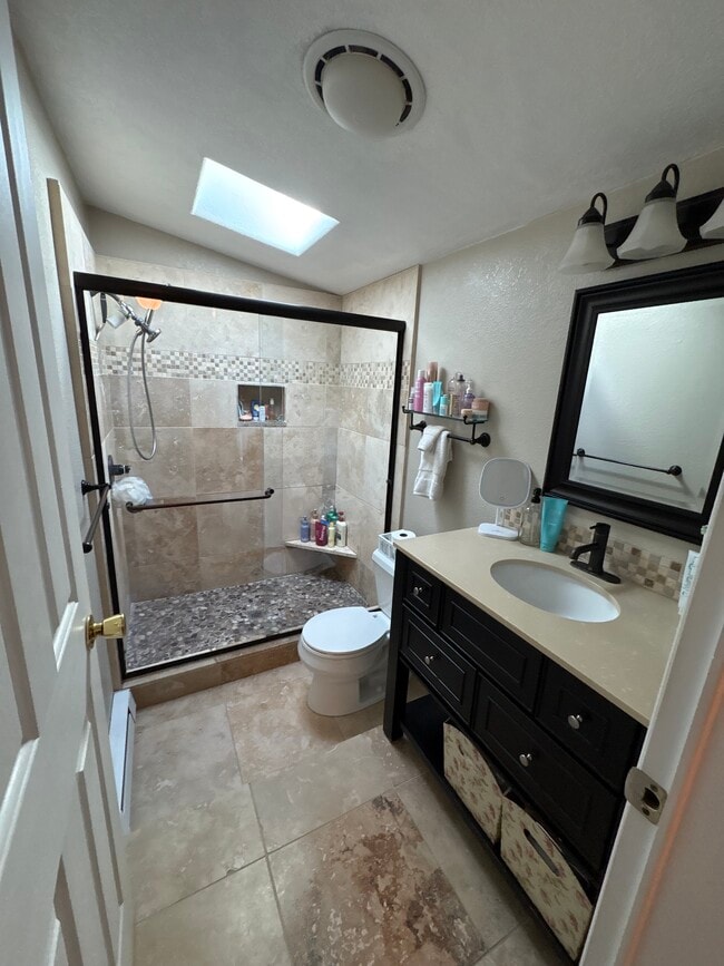 Foto del edificio - 150 S Golden Dr