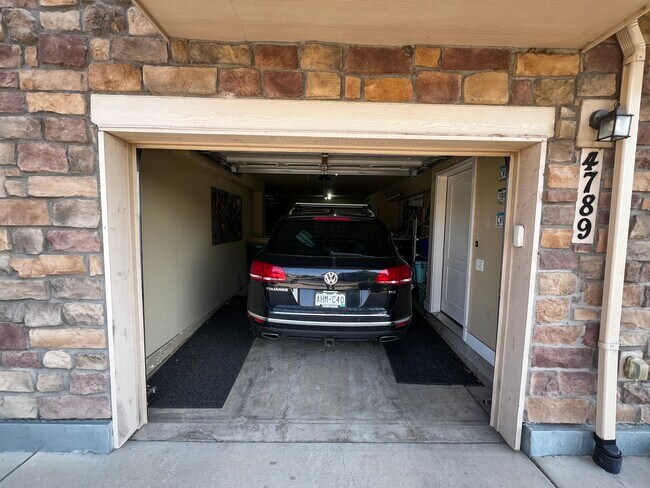 Cochera - 4789 E 98th Pl