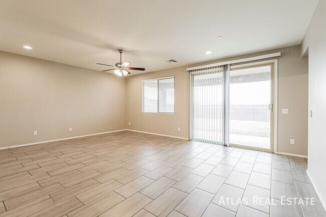 Building Photo - 13046 N Murray Dr