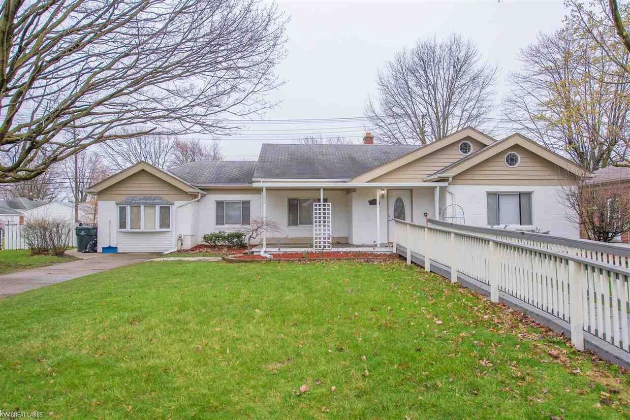Primary Photo - 20840 Sunnydale St