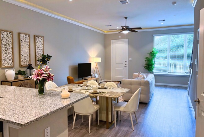 Building Photo - Cadia at Lago Mar
