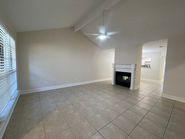 Foto del edificio - Fully remodeled 3 bedroom duplex for rent in Euless!