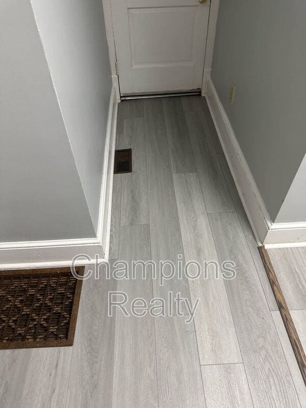 Building Photo - 1540 14th Ave