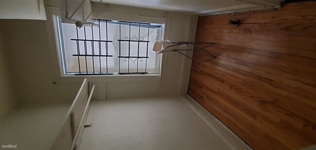 Building Photo - Studio, 1 bath  - 7106 S Ridgeland Ave
