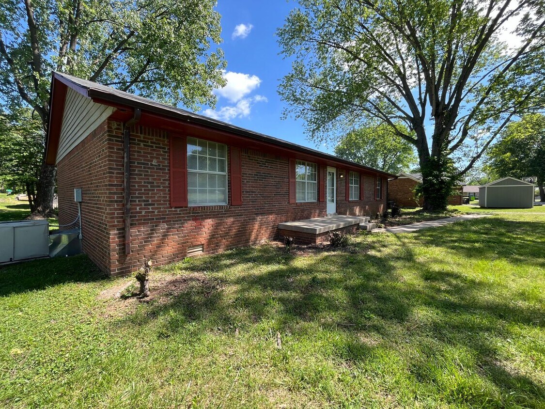 Building Photo - Coming Soon! Cute ranch style home in grea...