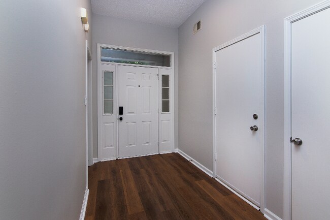 Building Photo - 10430 Brawley Ln