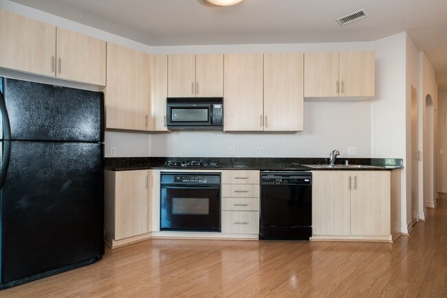 Building Photo - Park Blvd East 1 Bedroom! Available Now!