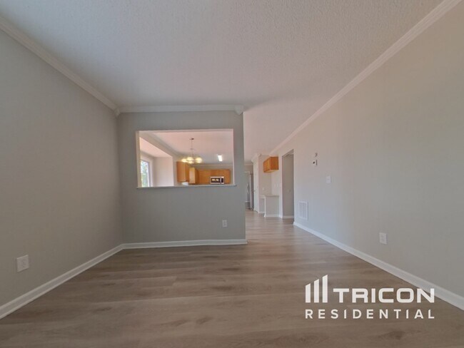 Foto del edificio - 661 Thornhill Dr