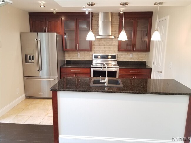 Building Photo - 807 Red Fern Ct