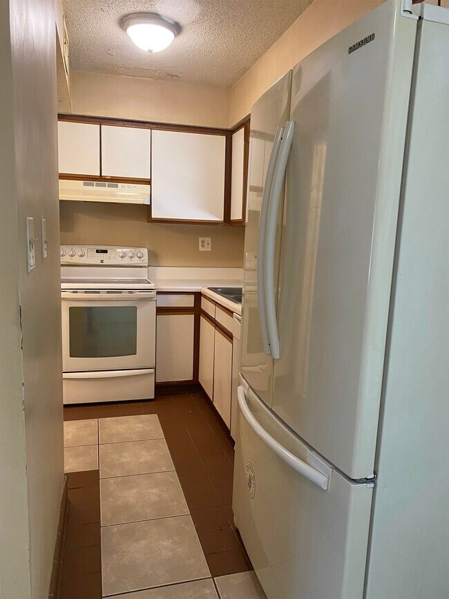 Foto del edificio - 4405 Lakeside Dr