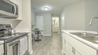 Building Photo - The Grays at Old Town