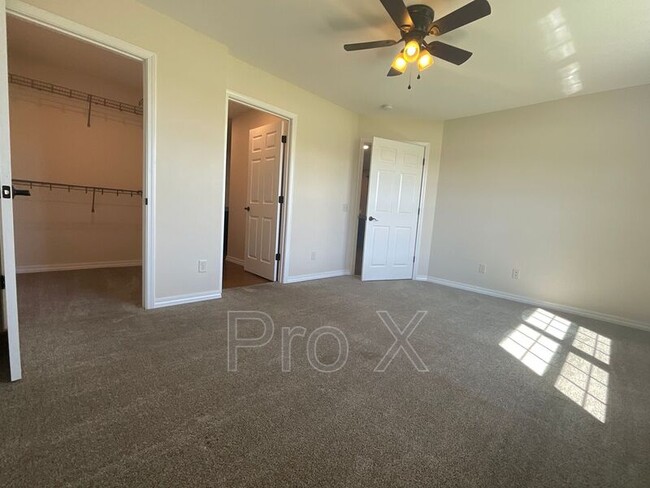 Building Photo - 606 Easton Dr