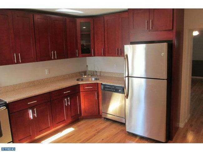 Building Photo - 373 Martin St