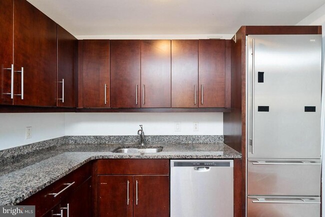 Building Photo - 219 S 18th St