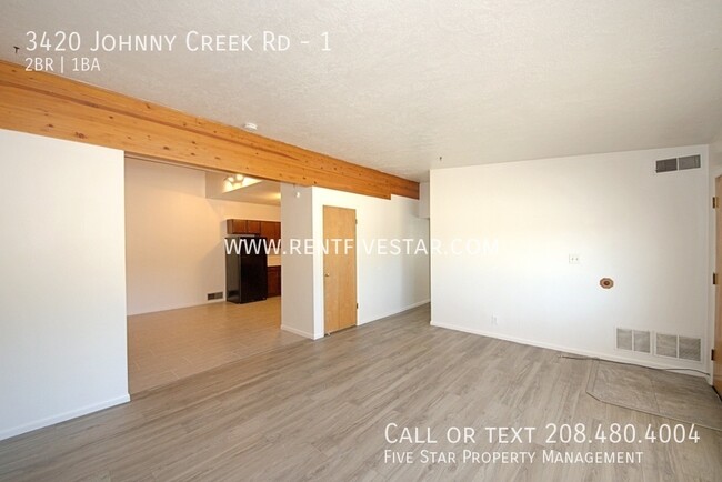 Building Photo - 2 Bedroom 1 Bathroom Apartment Across from...