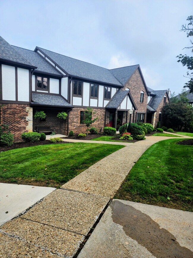 Building Photo - 1589 Stone Mansion Dr