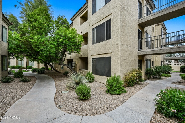 Foto del edificio - 4925 E Desert Cove Ave