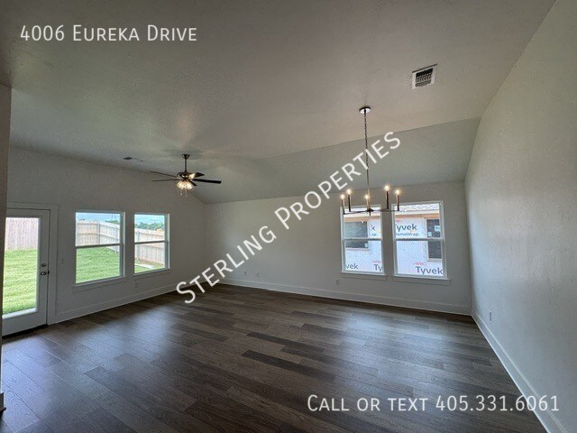 Foto del edificio - 4006 Eureka Dr