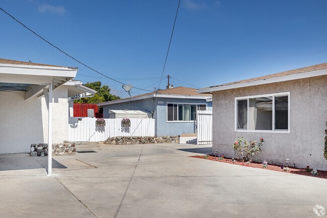 Building Photo - 14521 Firmona Ave