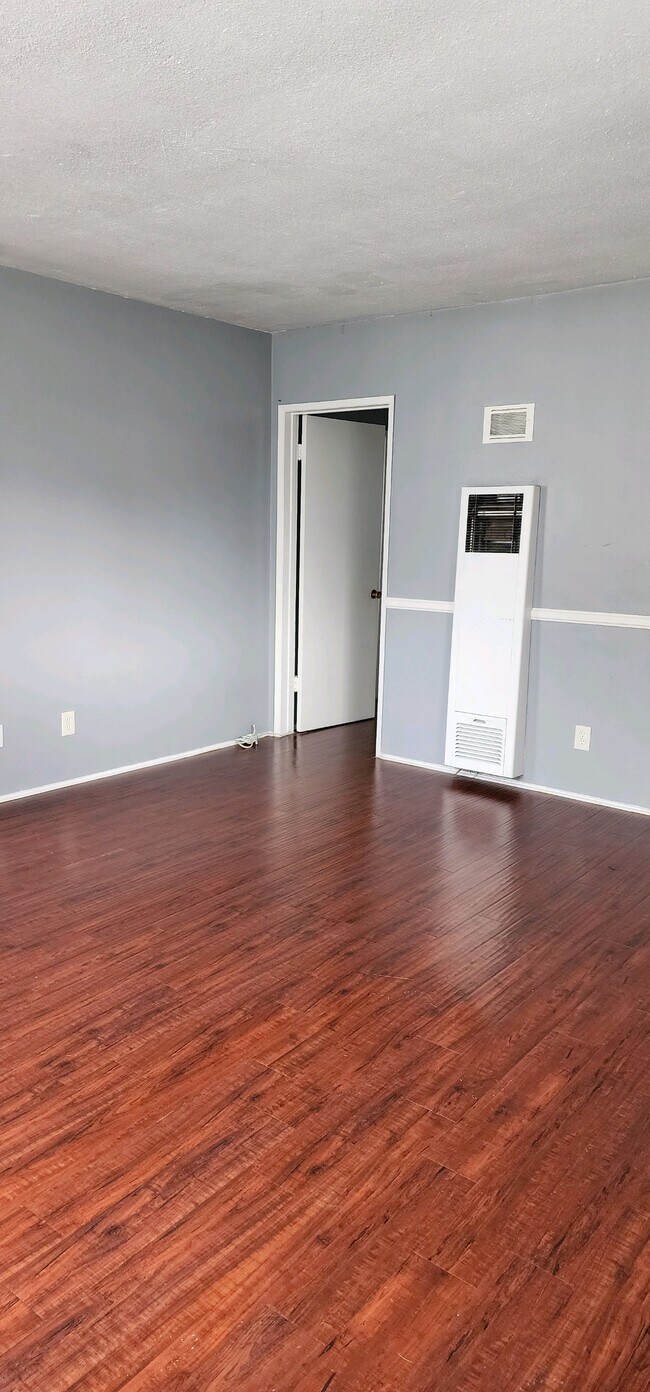 Foto del edificio - 10136 Scott Ave