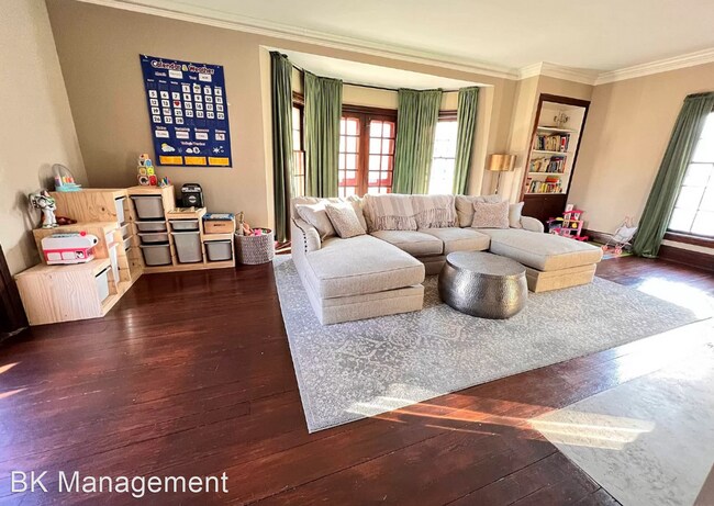 Building Photo - 3 br, 1.5 bath House - 1010 Highland Avenue