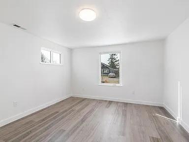 Building Photo - 825 E 51st St