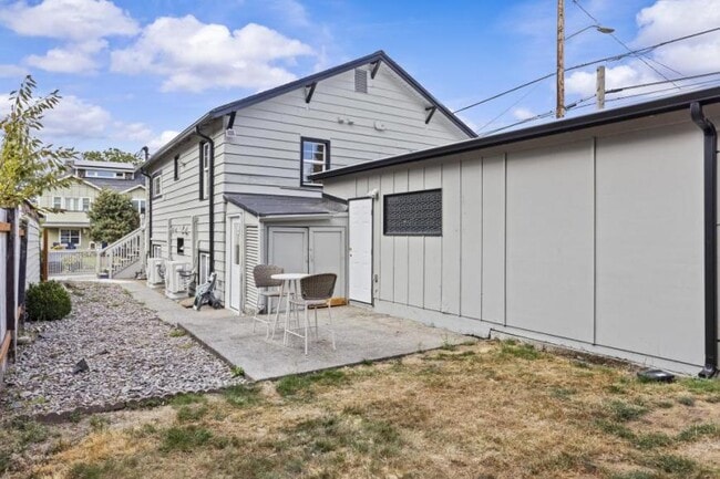 Building Photo - 2 bedroom in Seattle WA 98136