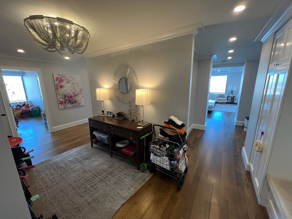 Foto principal - 85 E India Row