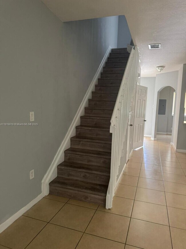Foto del edificio - 8811 S Isles Cir