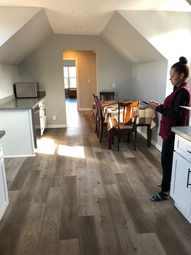 Kitchen/Dining - 921 Palm St Unit B