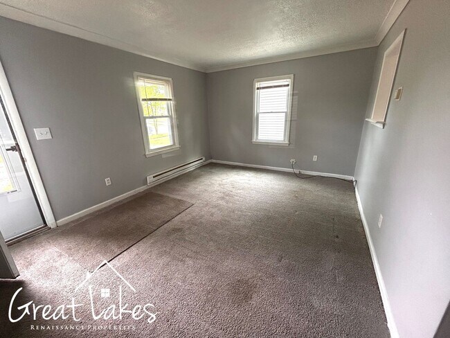 Building Photo - Cozy 2 Bedroom 1 Bathroom now available fo...