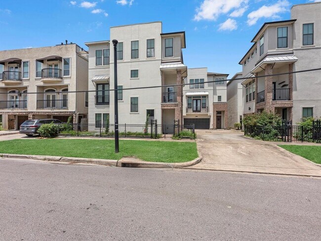 Building Photo - 3610 Chenevert St