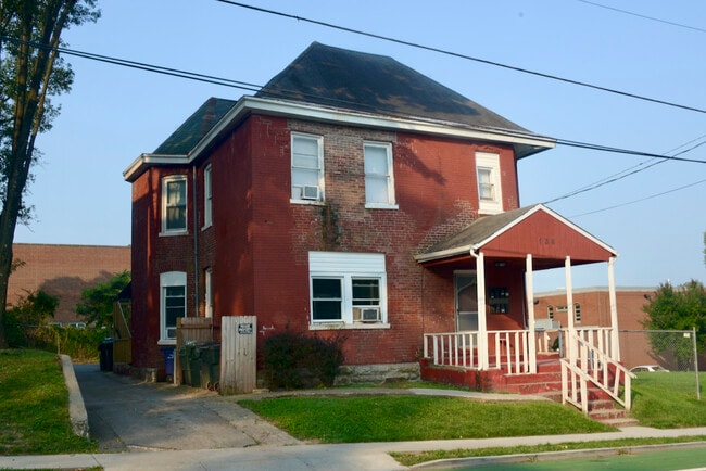 Building Photo - 136 E Fourth St