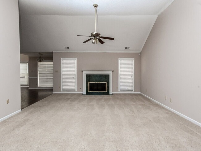 Foto del edificio - 2717 Twisted Oak Cove N