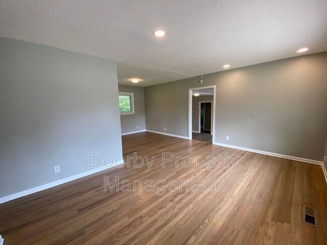 Building Photo - 7707 Canyon Dr